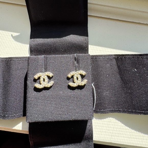 New ! Chanel earrings Gold, pearly white&Crystal - Picture 1 of 4